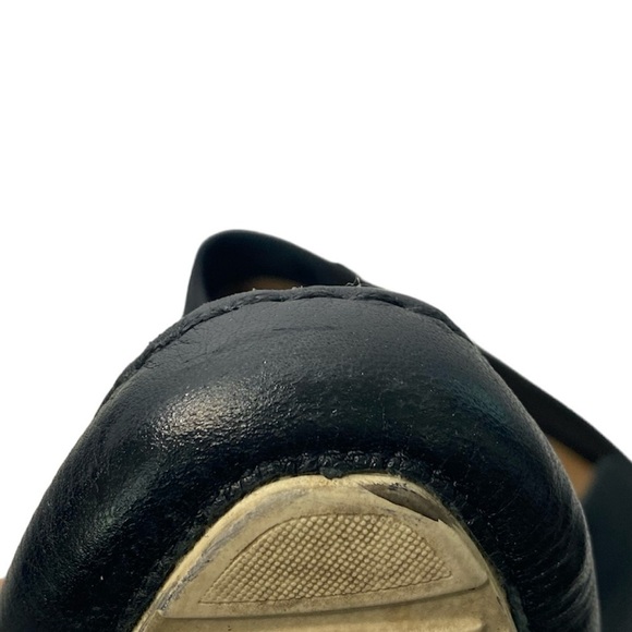 UGG Women's Flores Black Leather Moccasin Flats Size 7.5 round toe slip on flats - Picture 10 of 12